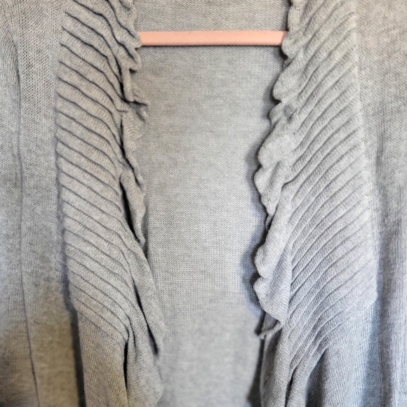 Line Ruffle Open Cardigan - Picture 3 of 4